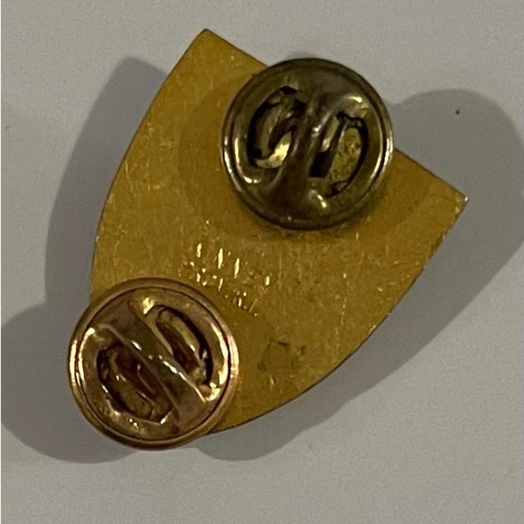 Gold and Black Shield Brooch - Picture 2 of 3